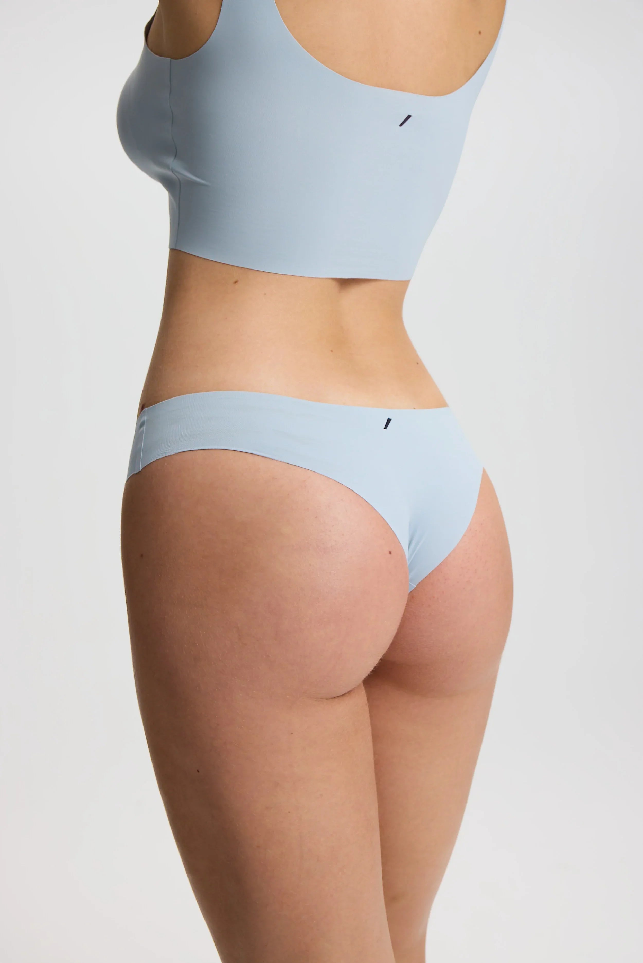 ISETTA BONDED COMFORT BRASILIAN LIGHT BLUE BACK CLOSE UP