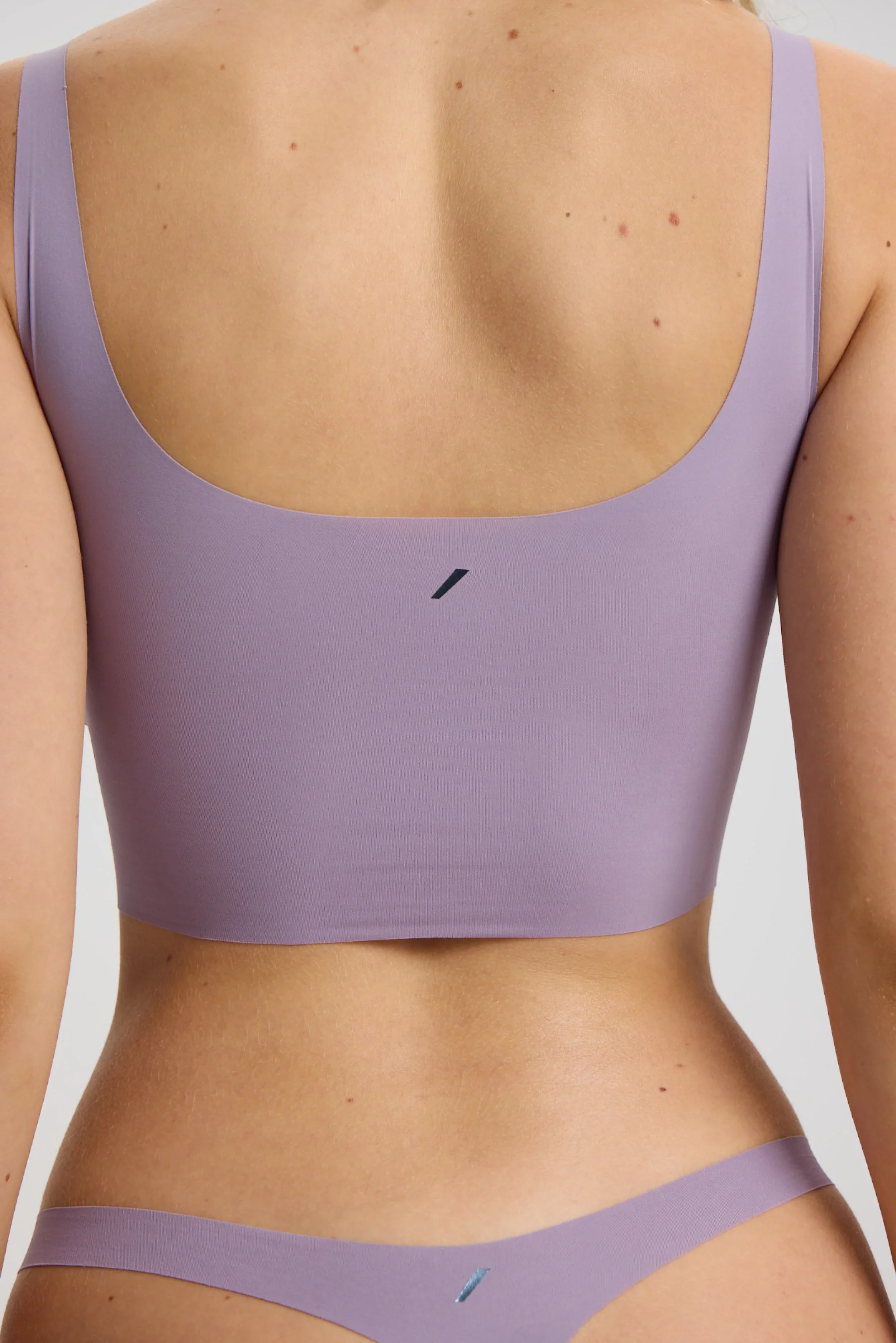 ISETTA BONDED DAILY BRA PURPLE BACK CLOSE UP