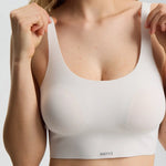 ISETTA BONDED DAILY BRA WHITE STONE FRONT CLOSE UP