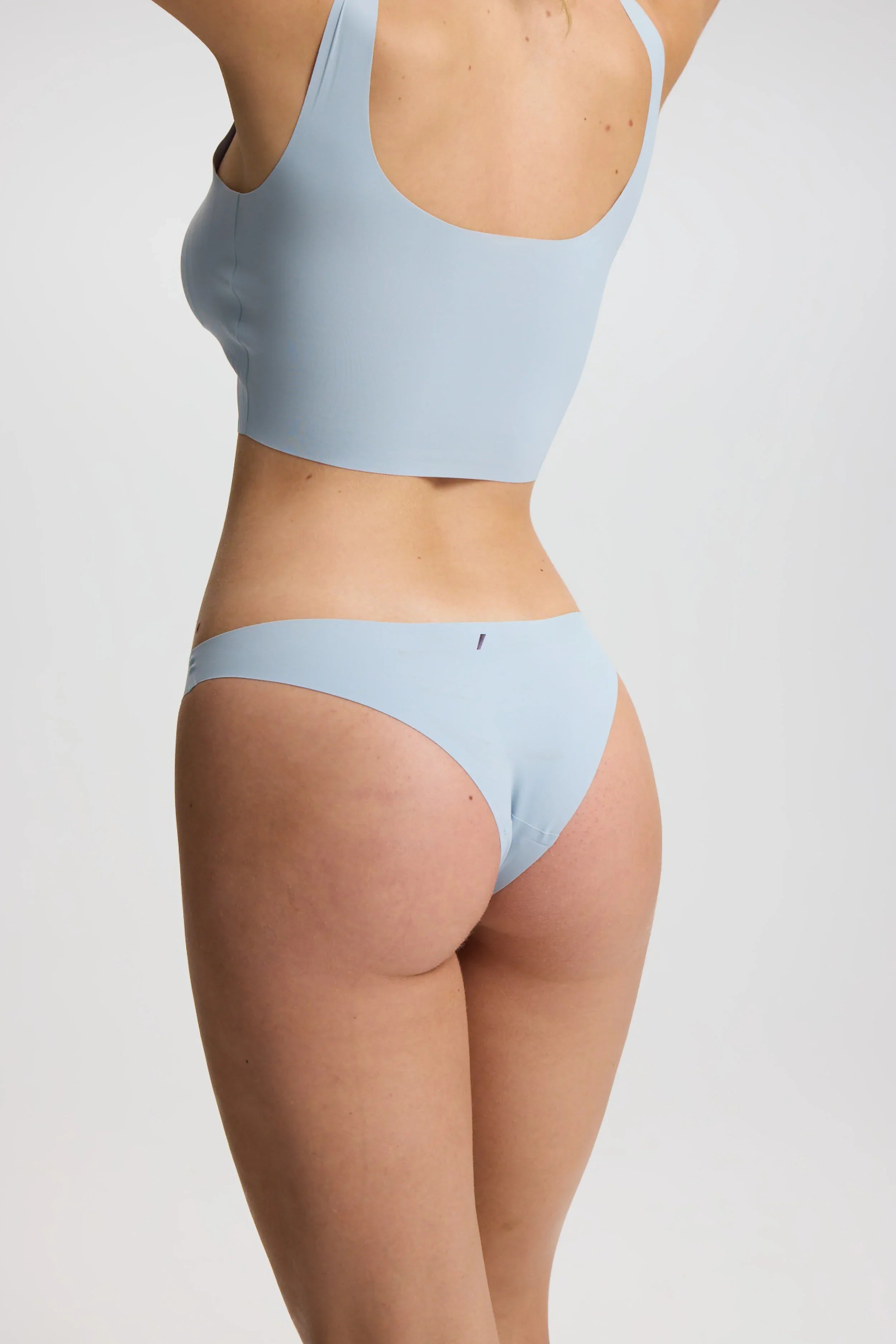ISETTA BONDED COMFORT BRIEF LIGHT BLUE BACK CLOSE UP