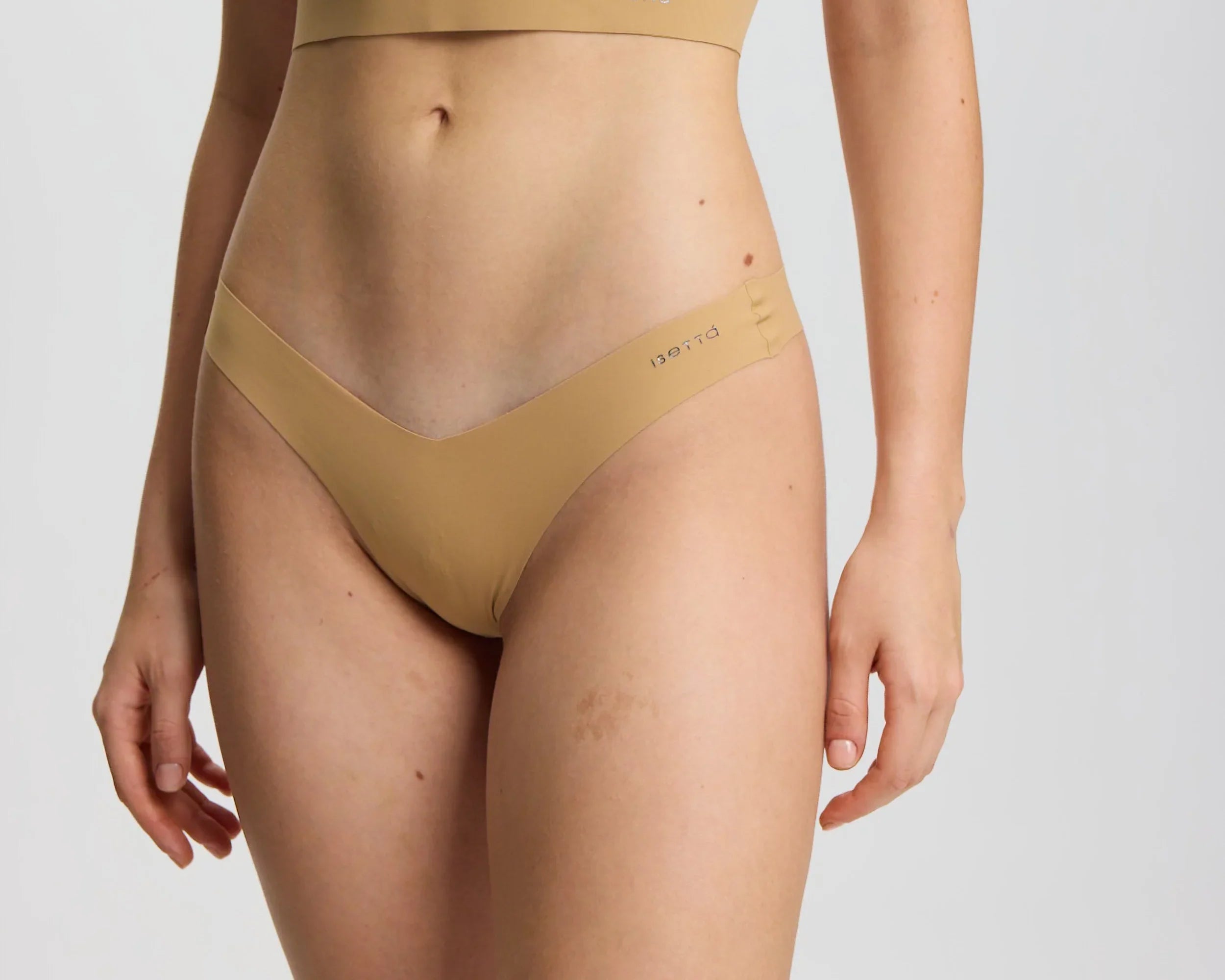 ISETTA BONDED COMFORT V-THONG TAN FRONT CLOSE UP