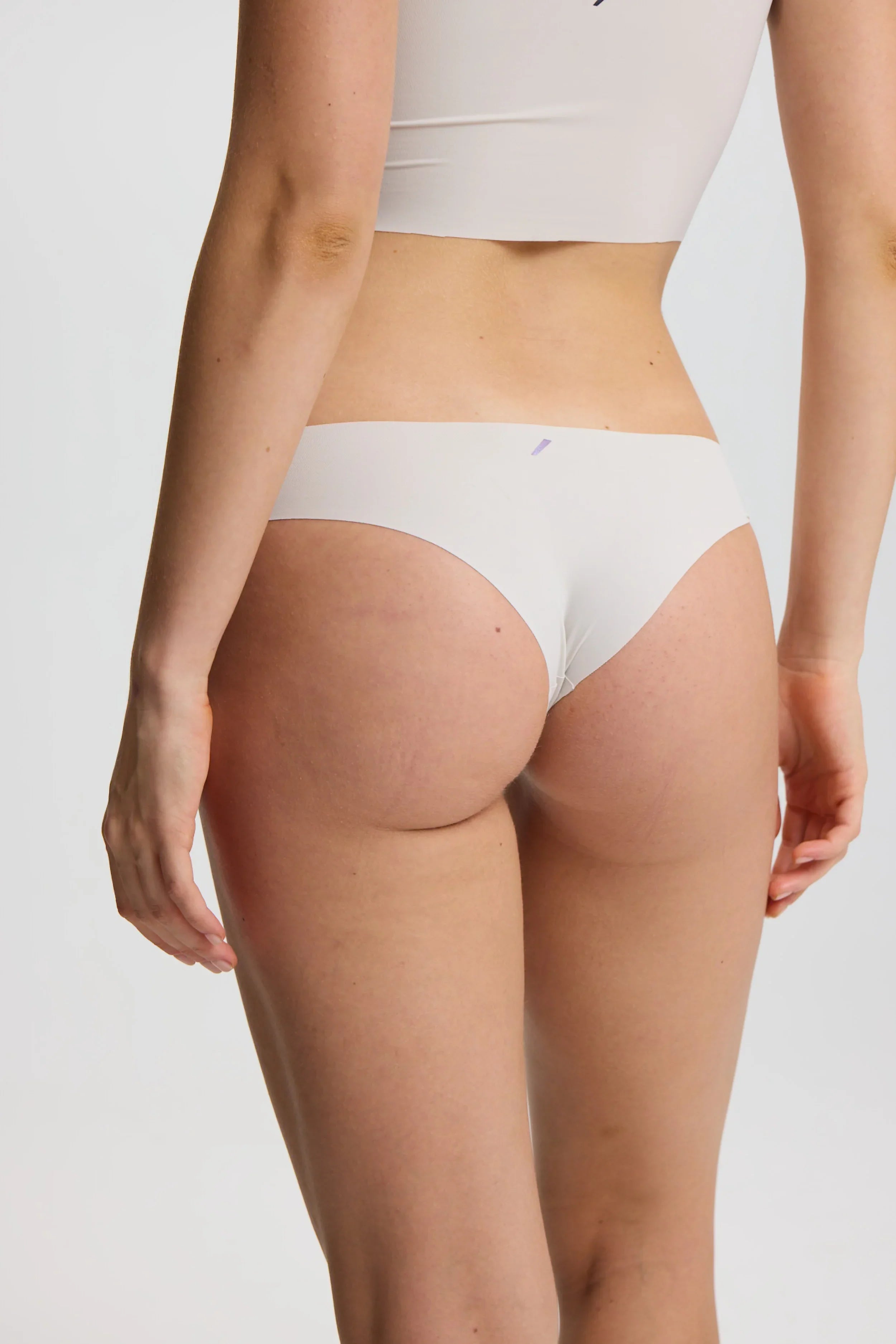 ISETTA BONDED COMFORT BRASILIAN WHITE STONE BACK