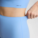 ISETTA BONDED PERFORMANCE CROP TOP LIGHT BLUE SİDE CLOSE UP